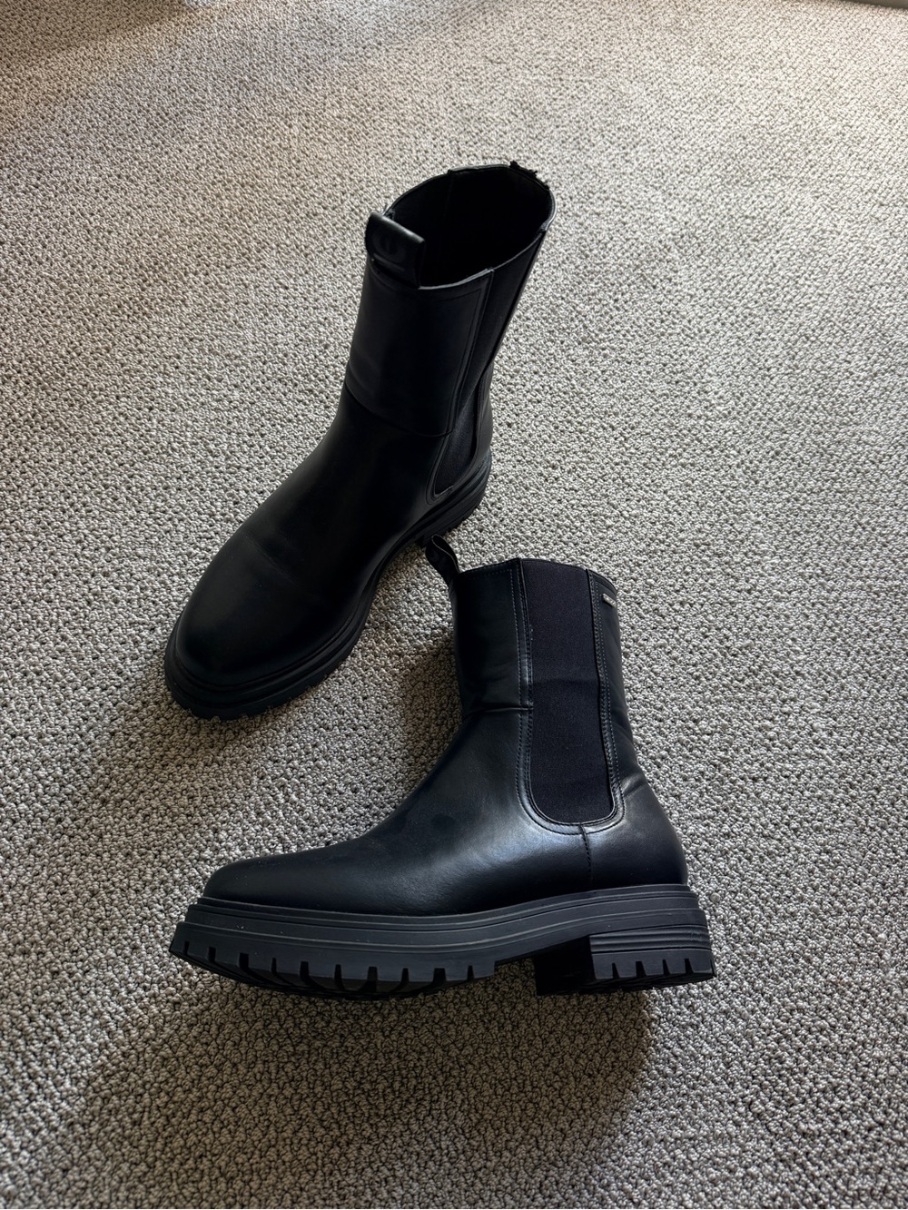 Women’s Chelsea Boots US 9